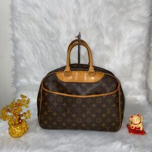 AUTHENTIC LOUIS VUITTON MONOGRAM DEAUVILLE